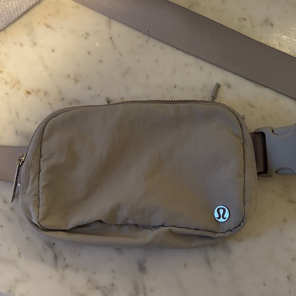 lululemon everywhere belt bag grey